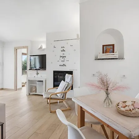 La Casa Del Mare By Interhome Ольбія